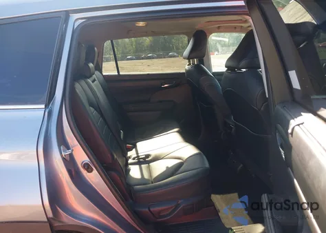 2021 Toyota Highlander Xle z USA, uszkodzony, nr VIN 5TDGZRBH2MS072445